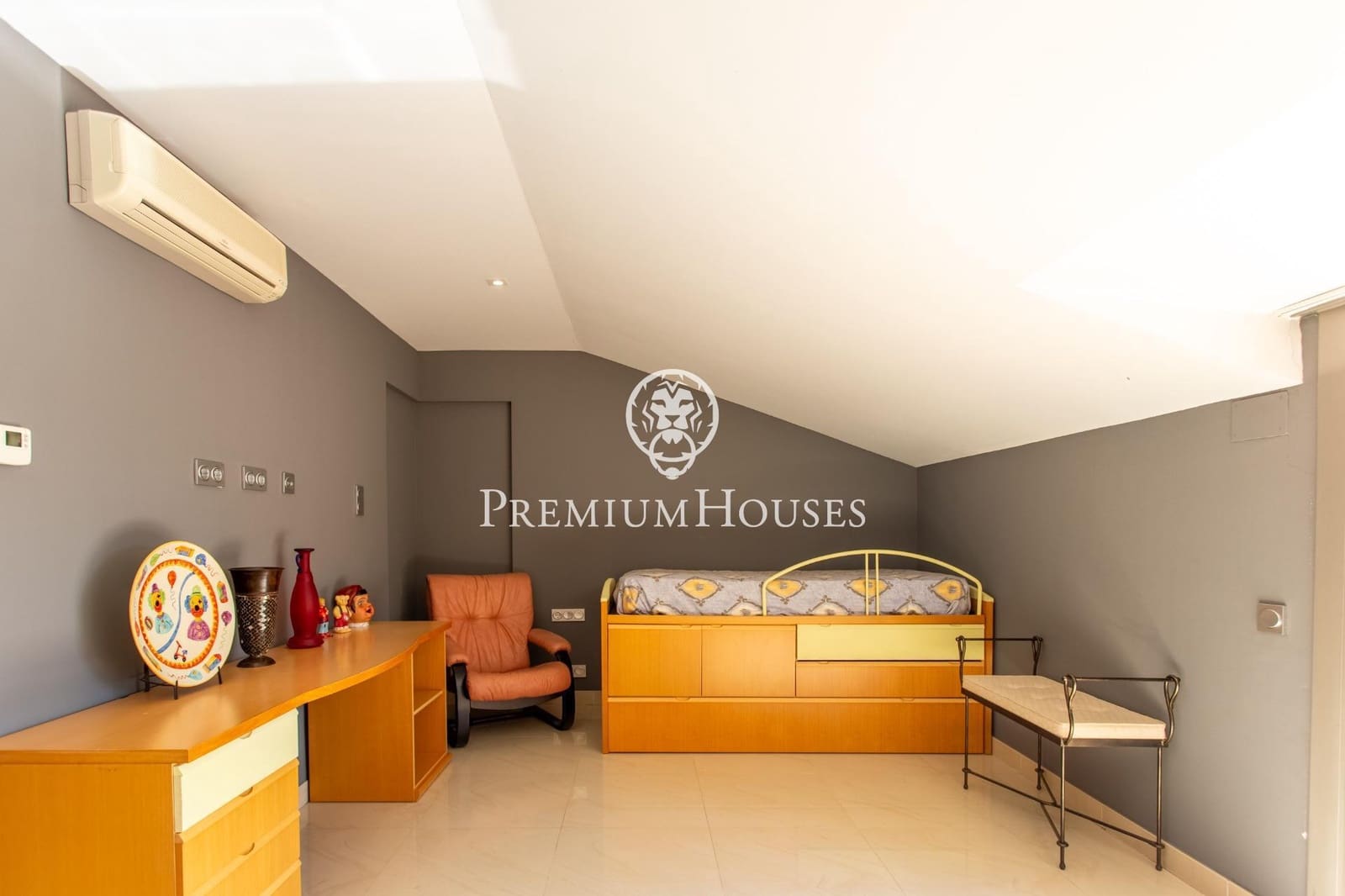 5 makuuhuone Omakotitalo myytävänä paikassa Mataro mukana 
autotalli - 1 300 000 € (Ref: 9264495)