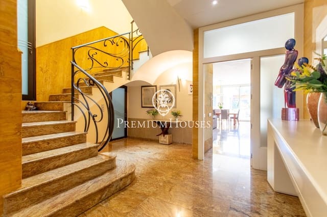 5 bedroom Townhouse for sale in Mataró with garage - € 1,300,000 (Ref: 9264495)