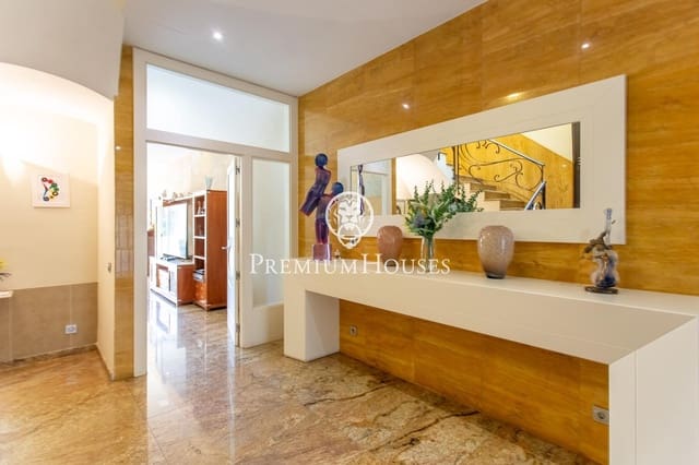 5 bedroom Townhouse for sale in Mataró with garage - € 1,300,000 (Ref: 9264495)
