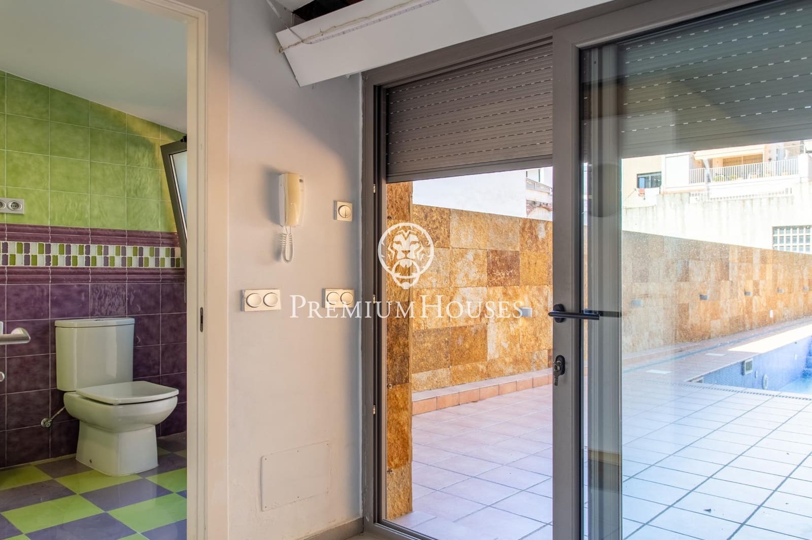 5 makuuhuone Omakotitalo myytävänä paikassa Mataro mukana 
autotalli - 1 300 000 € (Ref: 9264495)