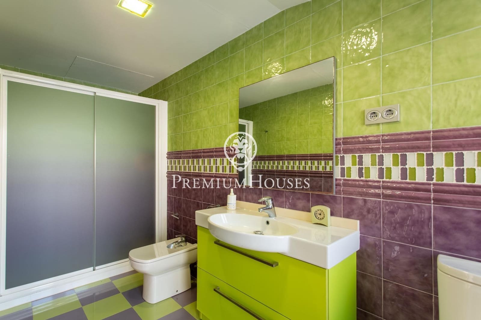 5 makuuhuone Omakotitalo myytävänä paikassa Mataro mukana 
autotalli - 1 300 000 € (Ref: 9264495)