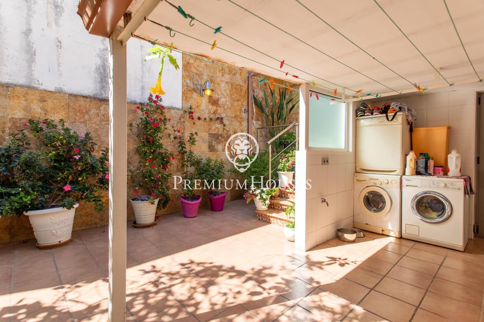 5 makuuhuone Omakotitalo myytävänä paikassa Mataro mukana 
autotalli - 1 300 000 € (Ref: 9264495)