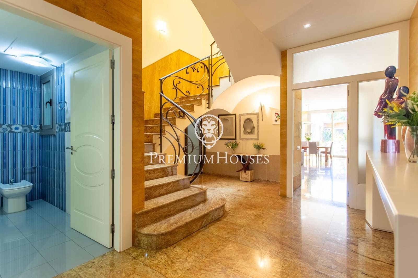 5 makuuhuone Omakotitalo myytävänä paikassa Mataro mukana 
autotalli - 1 300 000 € (Ref: 9264495)