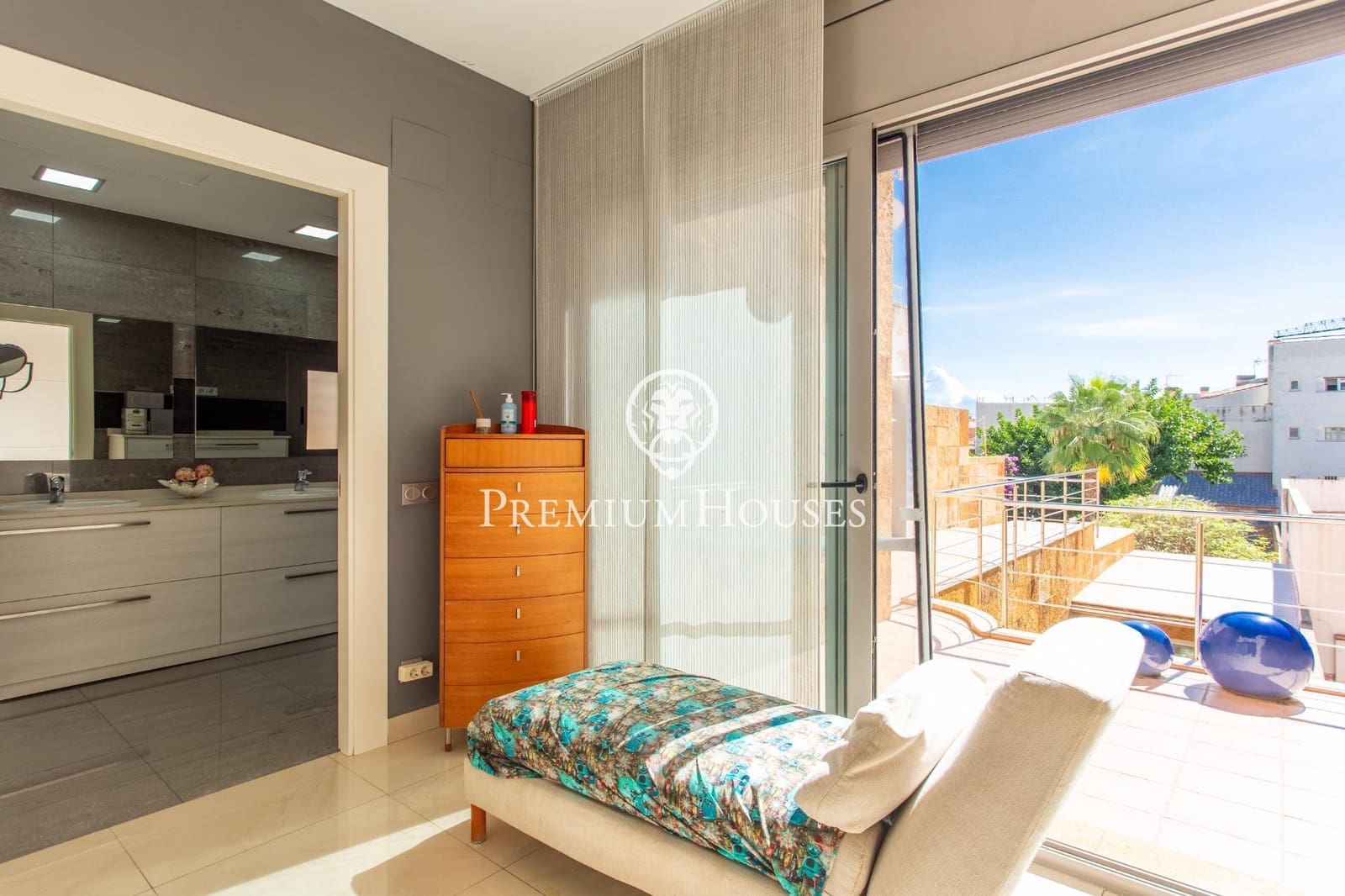 5 makuuhuone Omakotitalo myytävänä paikassa Mataro mukana 
autotalli - 1 300 000 € (Ref: 9264495)