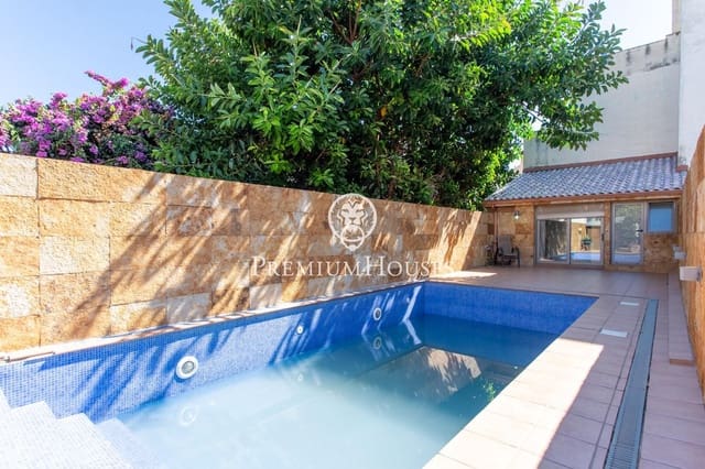 5 bedroom Townhouse for sale in Mataró with garage - € 1,300,000 (Ref: 9264495)