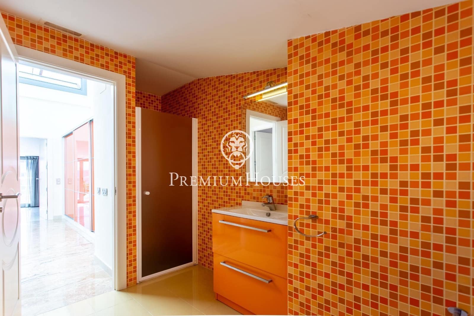 5 makuuhuone Omakotitalo myytävänä paikassa Mataro mukana 
autotalli - 1 300 000 € (Ref: 9264495)