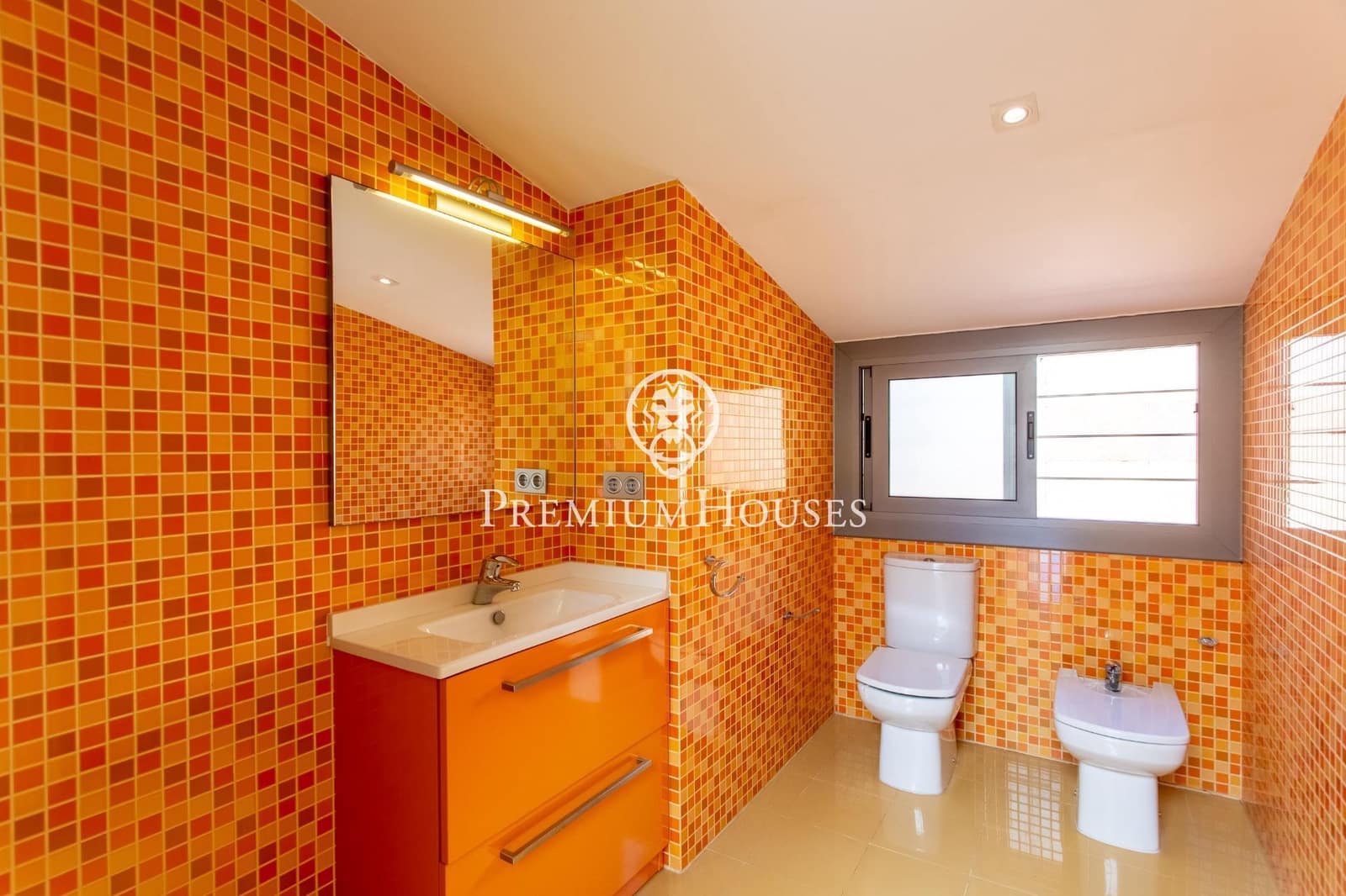 5 makuuhuone Omakotitalo myytävänä paikassa Mataro mukana 
autotalli - 1 300 000 € (Ref: 9264495)