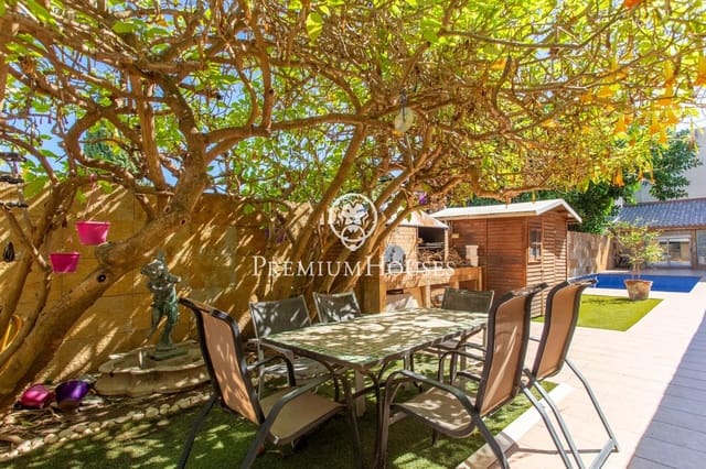 5 bedroom Townhouse for sale in Mataró with garage - € 1,300,000 (Ref: 9264495)