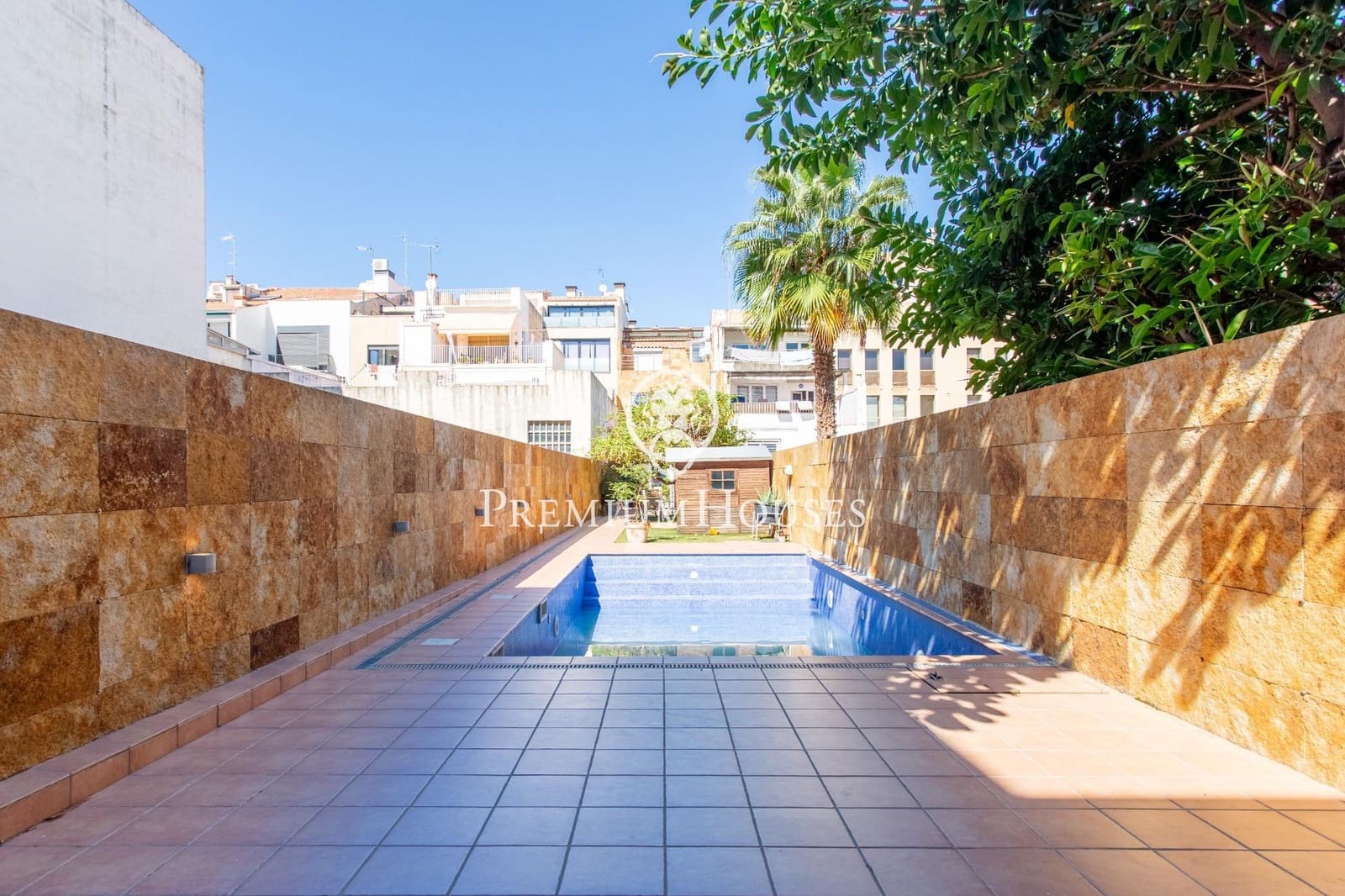 5 makuuhuone Omakotitalo myytävänä paikassa Mataro mukana 
autotalli - 1 300 000 € (Ref: 9264495)