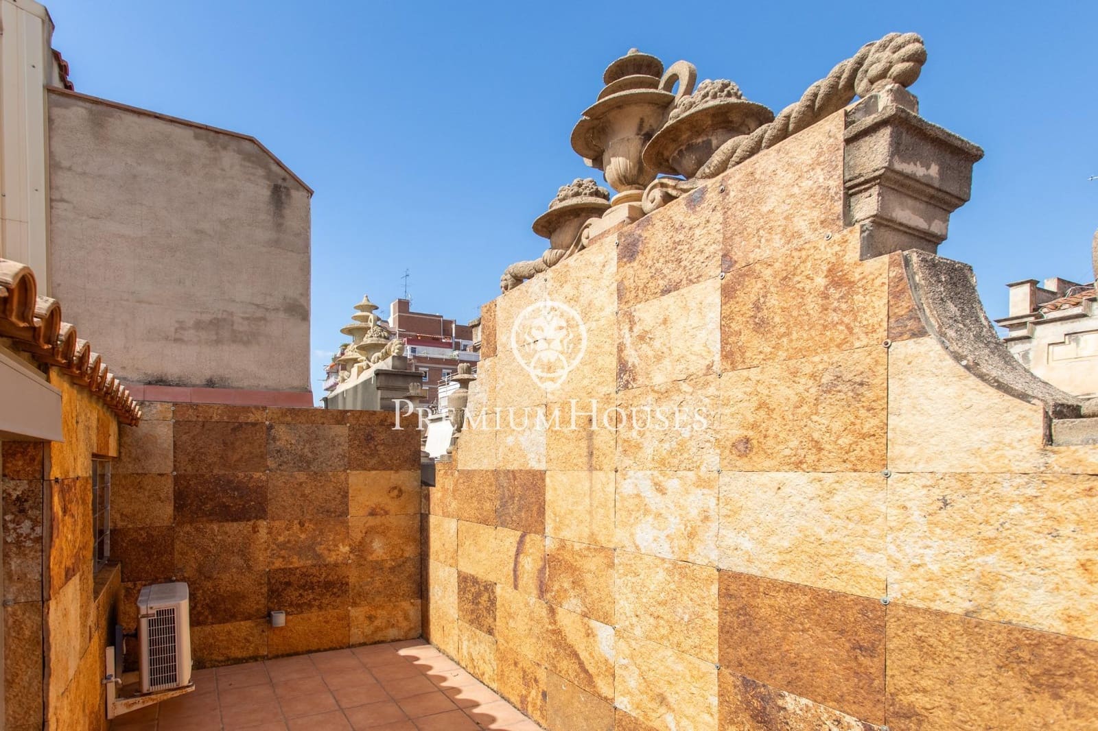 5 makuuhuone Omakotitalo myytävänä paikassa Mataro mukana 
autotalli - 1 300 000 € (Ref: 9264495)