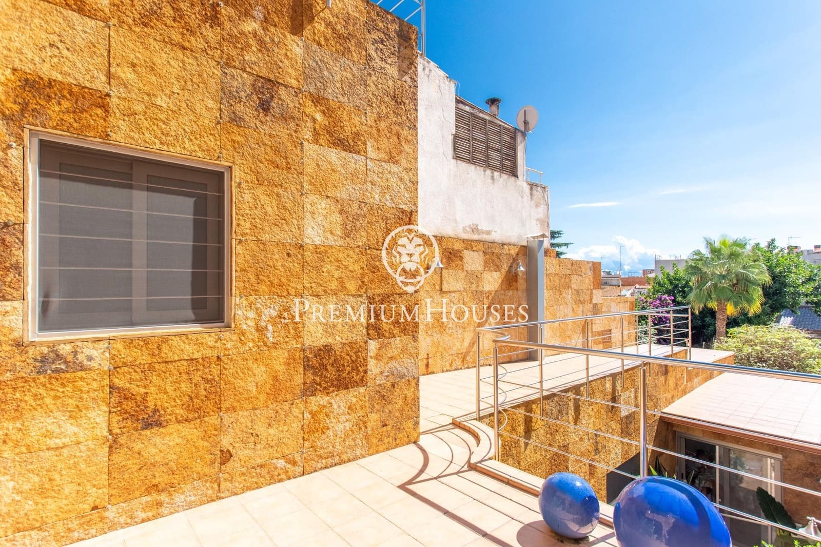 5 makuuhuone Omakotitalo myytävänä paikassa Mataro mukana 
autotalli - 1 300 000 € (Ref: 9264495)