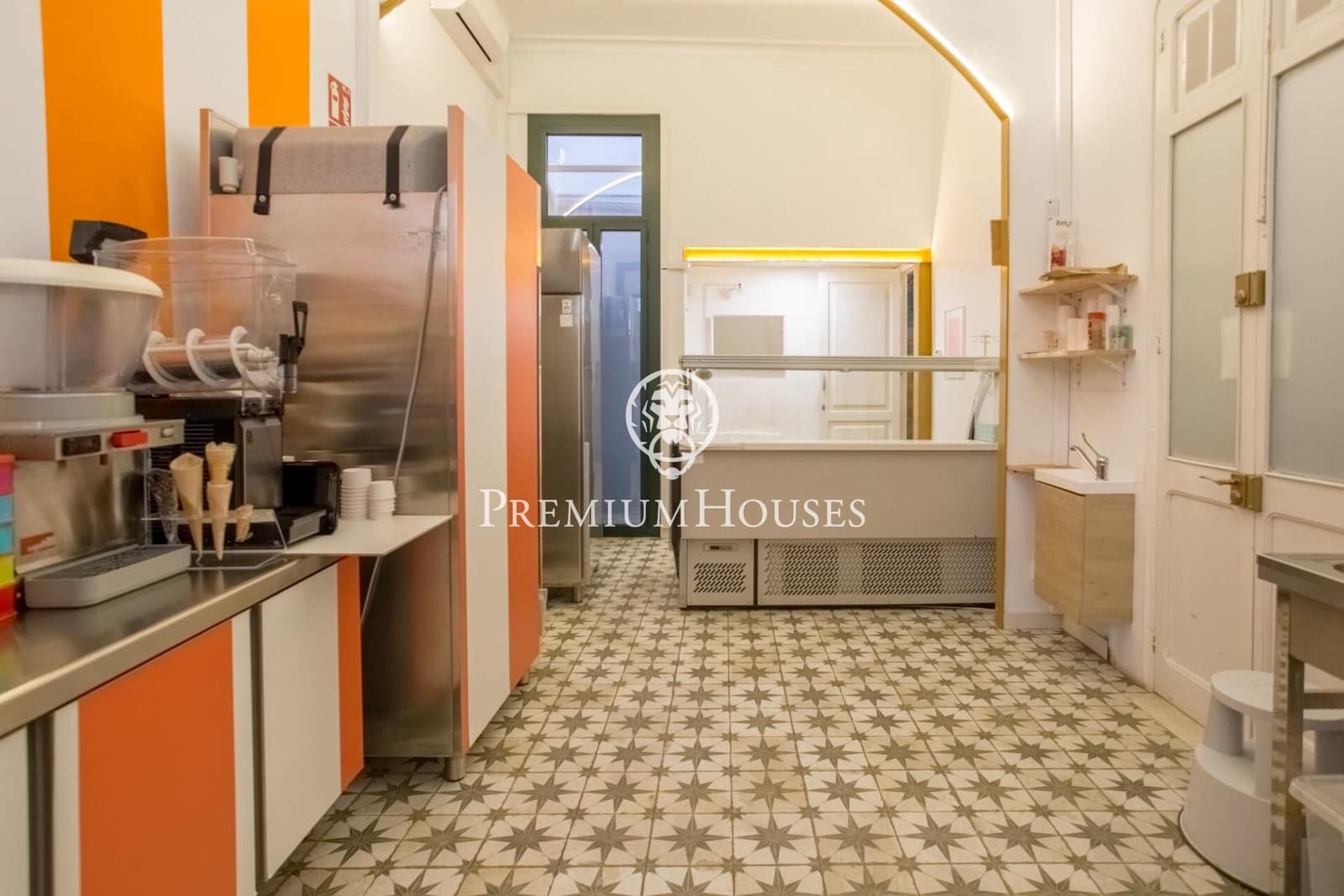 6 soveværelse Erhverv til salg i Canet de Mar - € 720.000 (Ref: 9264496)