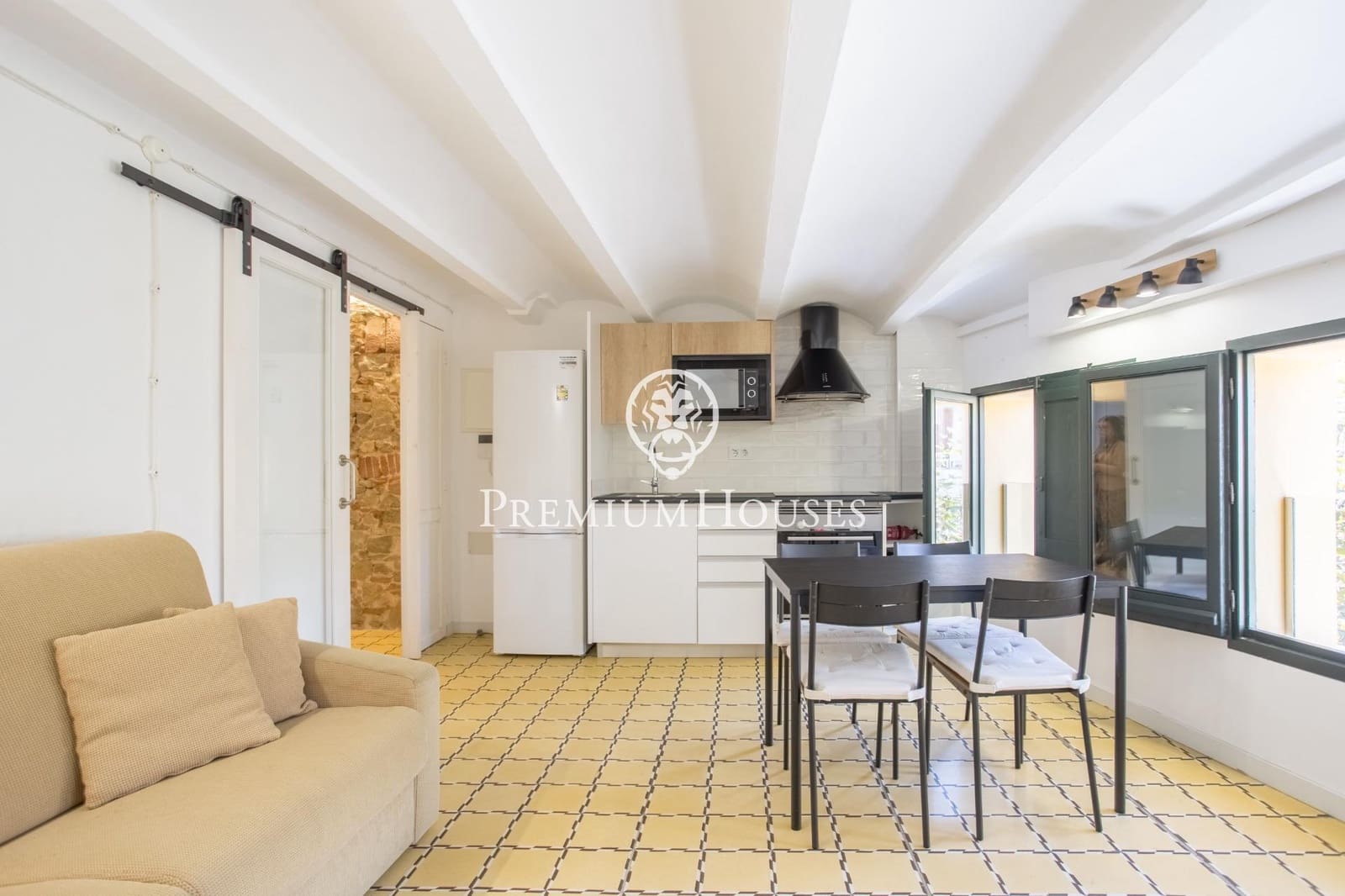 6 soveværelse Erhverv til salg i Canet de Mar - € 720.000 (Ref: 9264496)