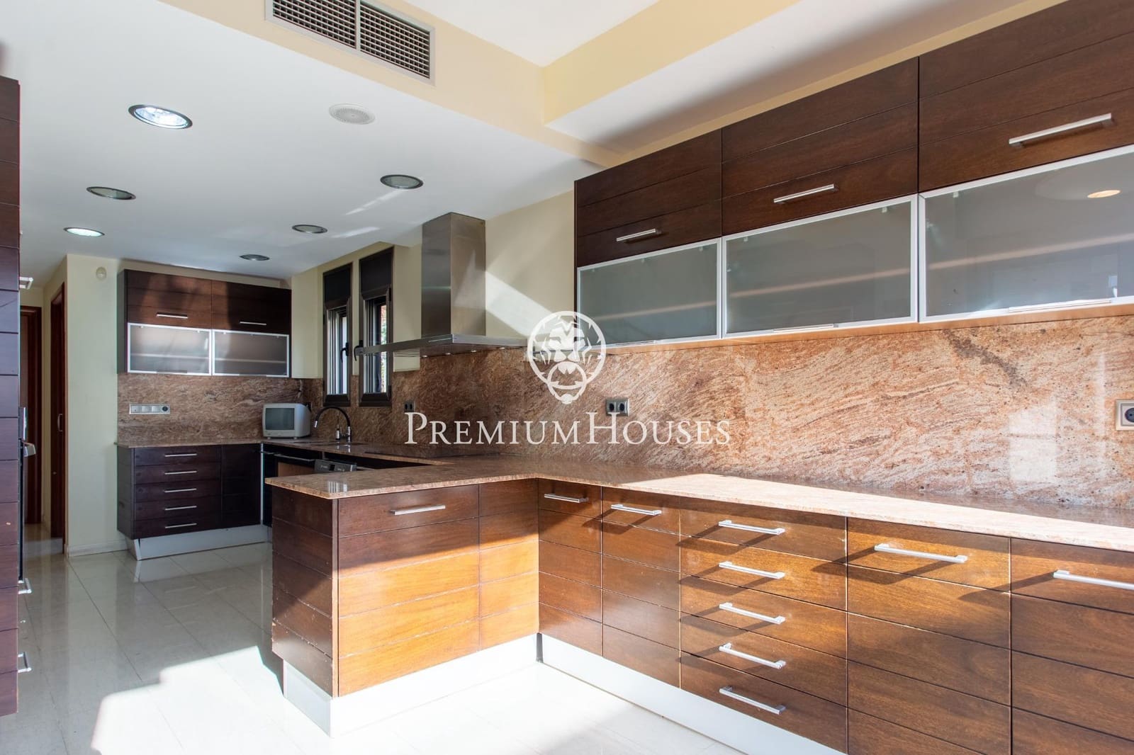 7 bedroom Villa for sale in Alella with pool garage - € 1,200,000 (Ref: 9269717)