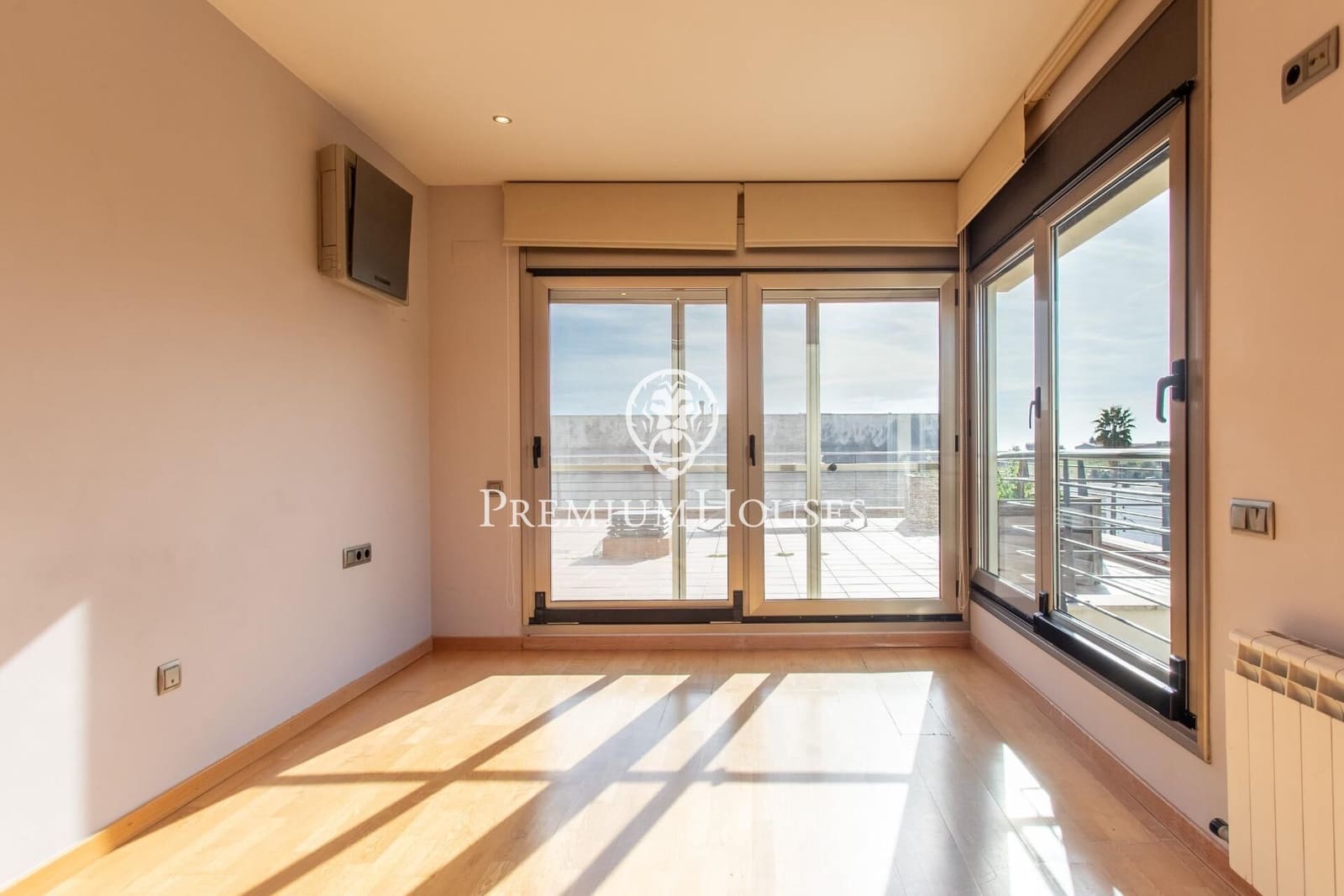 7 bedroom Villa for sale in Alella with pool garage - € 1,200,000 (Ref: 9269717)