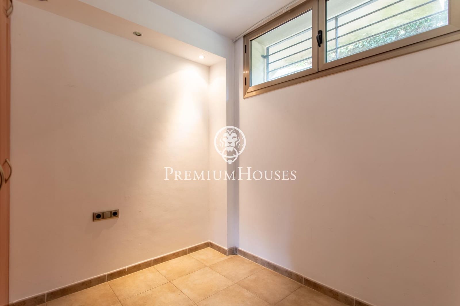 7 bedroom Villa for sale in Alella with pool garage - € 1,200,000 (Ref: 9269717)