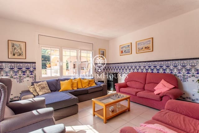 4 bedroom Villa for rent in Calella with pool garage - € 2,500 (Ref: 9276321)