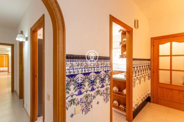 4 bedroom Villa for rent in Calella with pool garage - € 2,500 (Ref: 9276321)