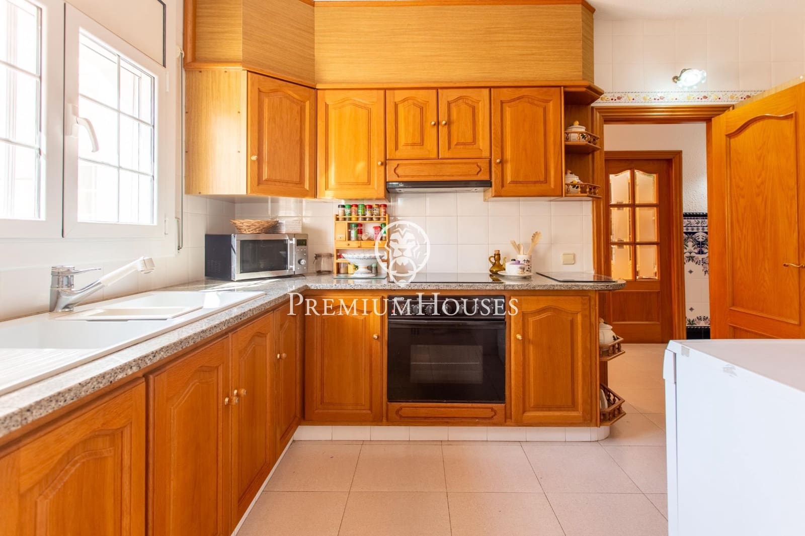 4 soveværelse Villa til leje i Calella med swimmingpool garage - € 2.500 (Ref: 9276321)