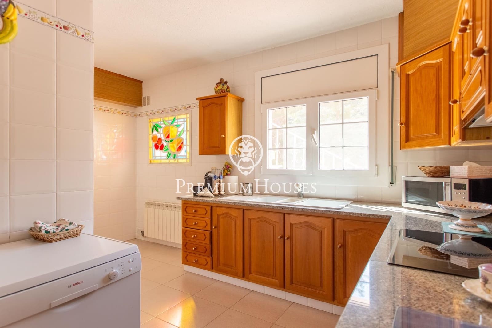 4 soveværelse Villa til leje i Calella med swimmingpool garage - € 2.500 (Ref: 9276321)