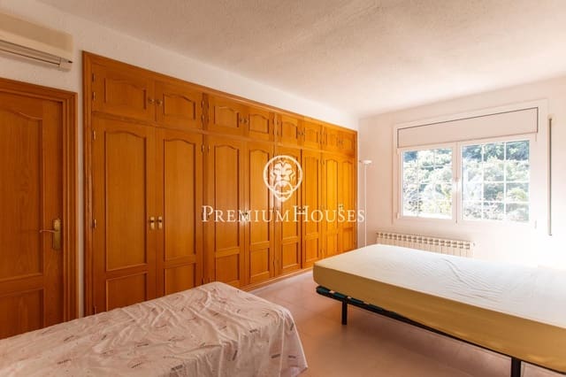 4 bedroom Villa for rent in Calella with pool garage - € 2,500 (Ref: 9276321)