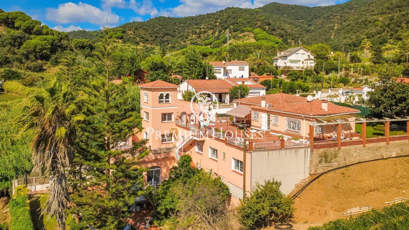 4 soveværelse Villa til leje i Calella med swimmingpool garage - € 2.500 (Ref: 9276321)