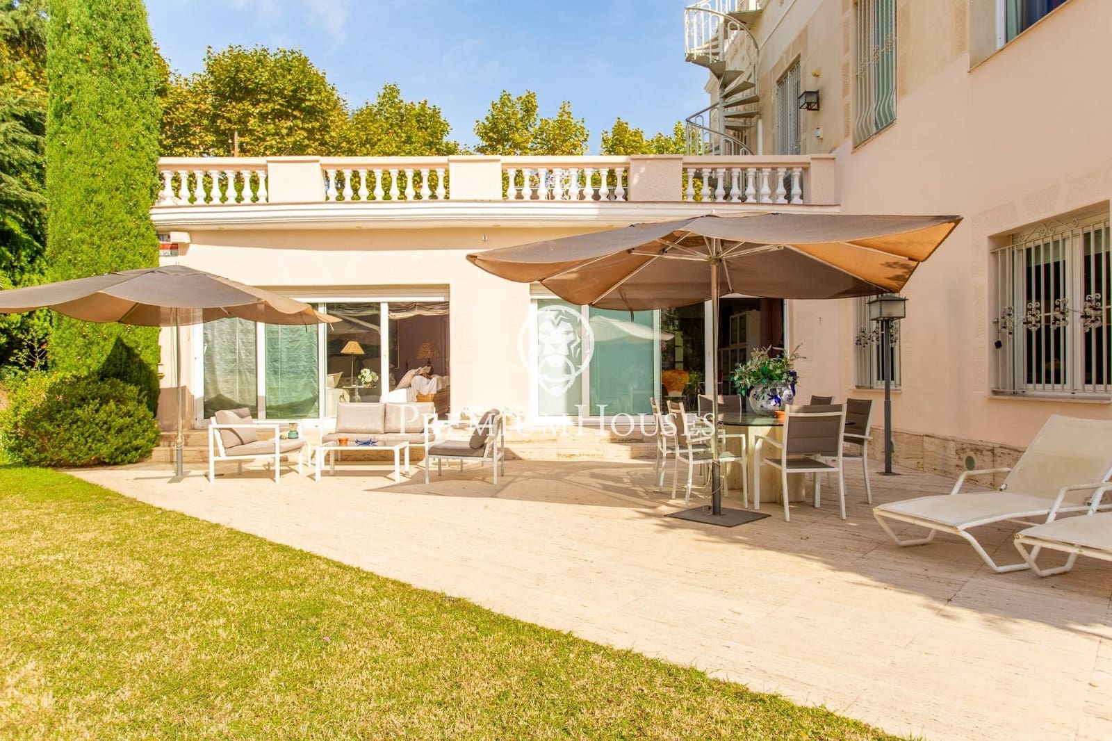 6 soverom Villa til salgs i El Masnou med svømmebasseng garasje - € 1 800 000 (Ref: 9276323)