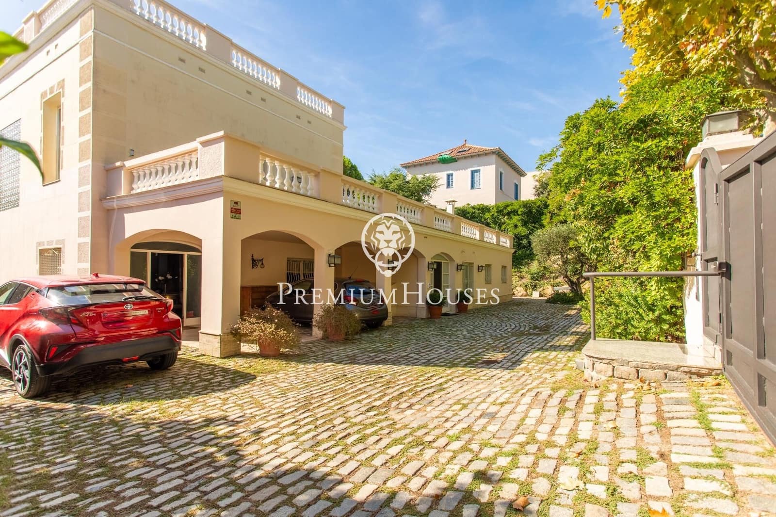 6 soverom Villa til salgs i El Masnou med svømmebasseng garasje - € 1 800 000 (Ref: 9276323)