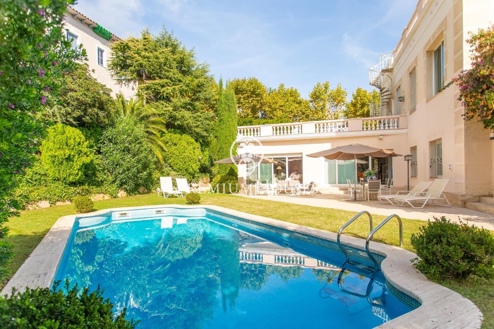 6 bedroom Villa for sale in El Masnou with pool garage - € 1,670,000 (Ref: 9276323)