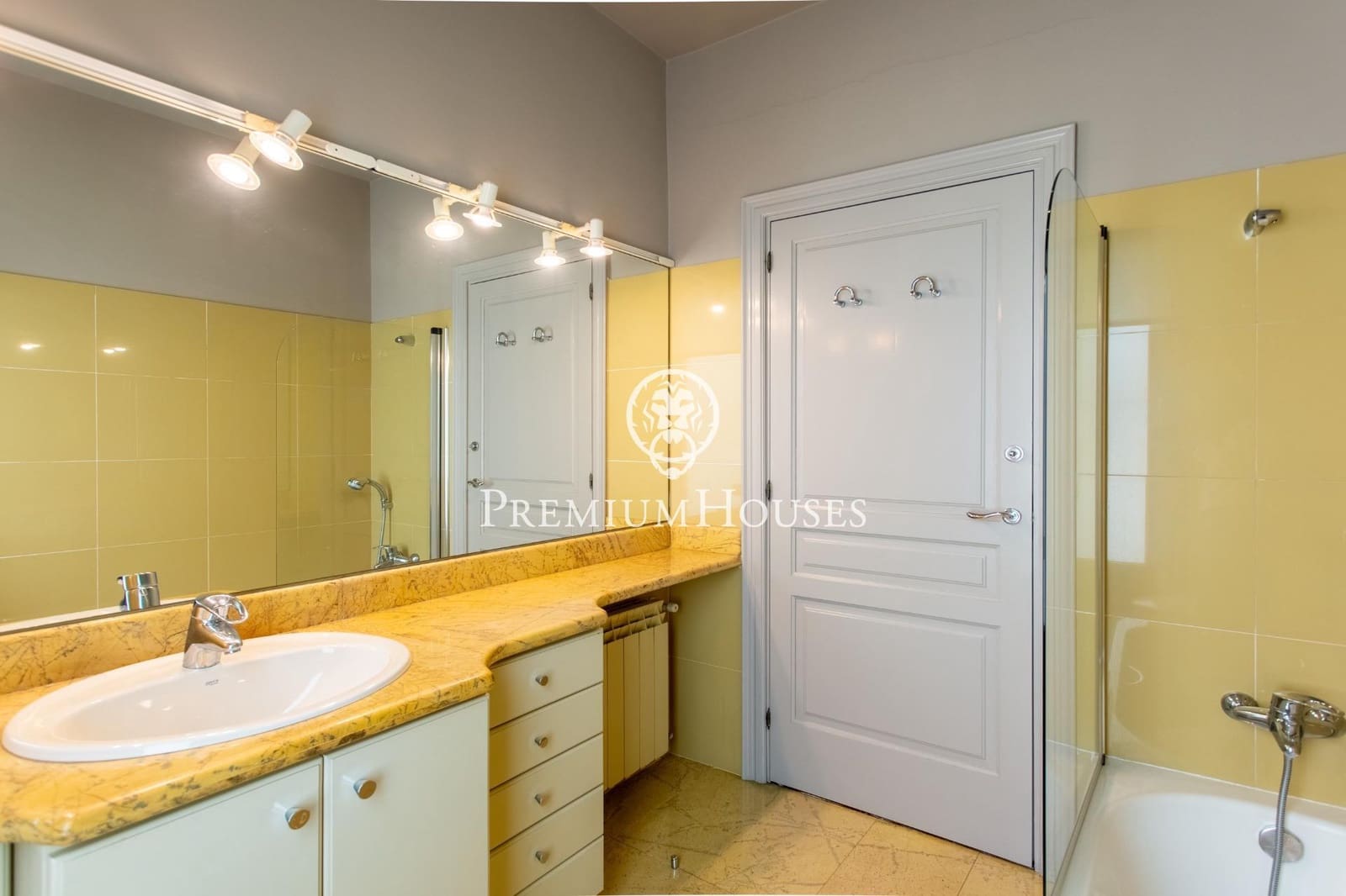 6 bedroom Villa for sale in El Masnou with pool garage - € 1,670,000 (Ref: 9276323)