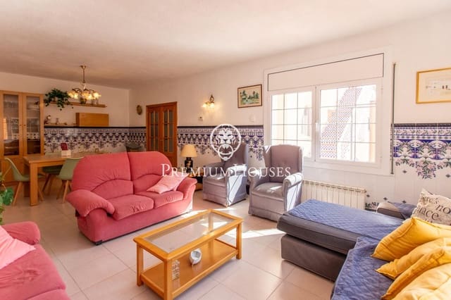 3 slaapkamer Villa te koop in Calella met zwembad garage - € 500.000 (Ref: 9294377)