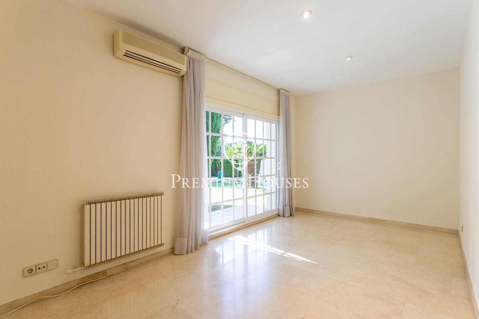 5 soverom Villa til salgs i El Masnou med svømmebasseng garasje - € 2 150 000 (Ref: 9301041)