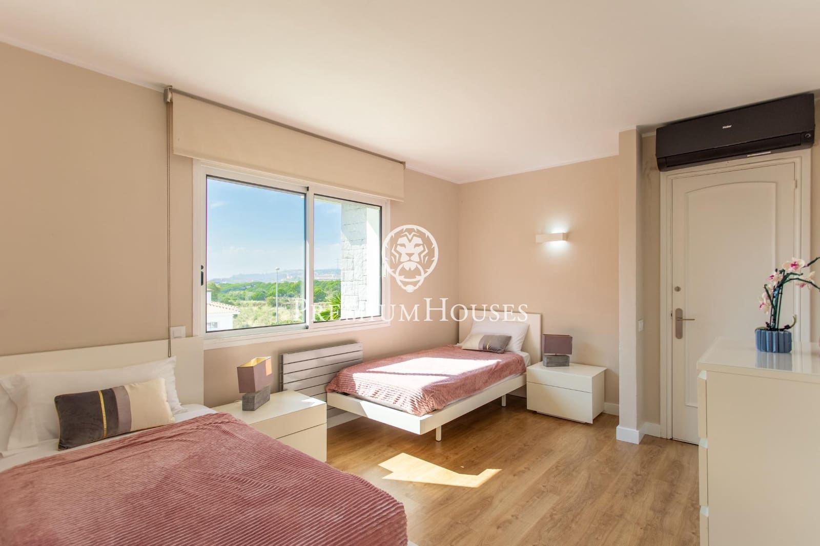 4 soveværelse Villa til salg i Alella med swimmingpool - € 1.980.000 (Ref: 9301042)