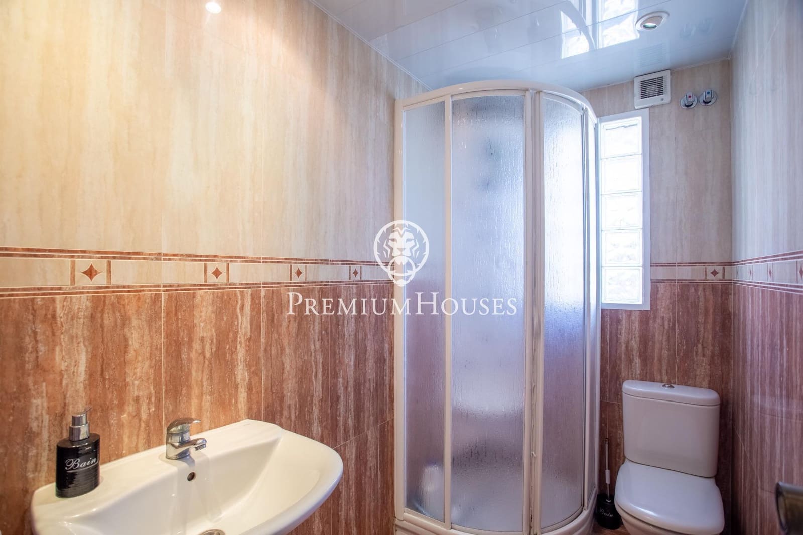 5 slaapkamer Villa te koop in Sant Cebria de Vallalta - € 398.000 (Ref: 9357465)