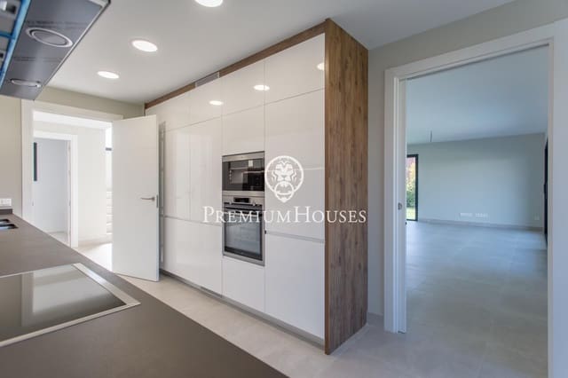 5 bedroom Villa for sale in Sant Andreu de Llavaneres with pool garage - € 1,390,000 (Ref: 9357467)