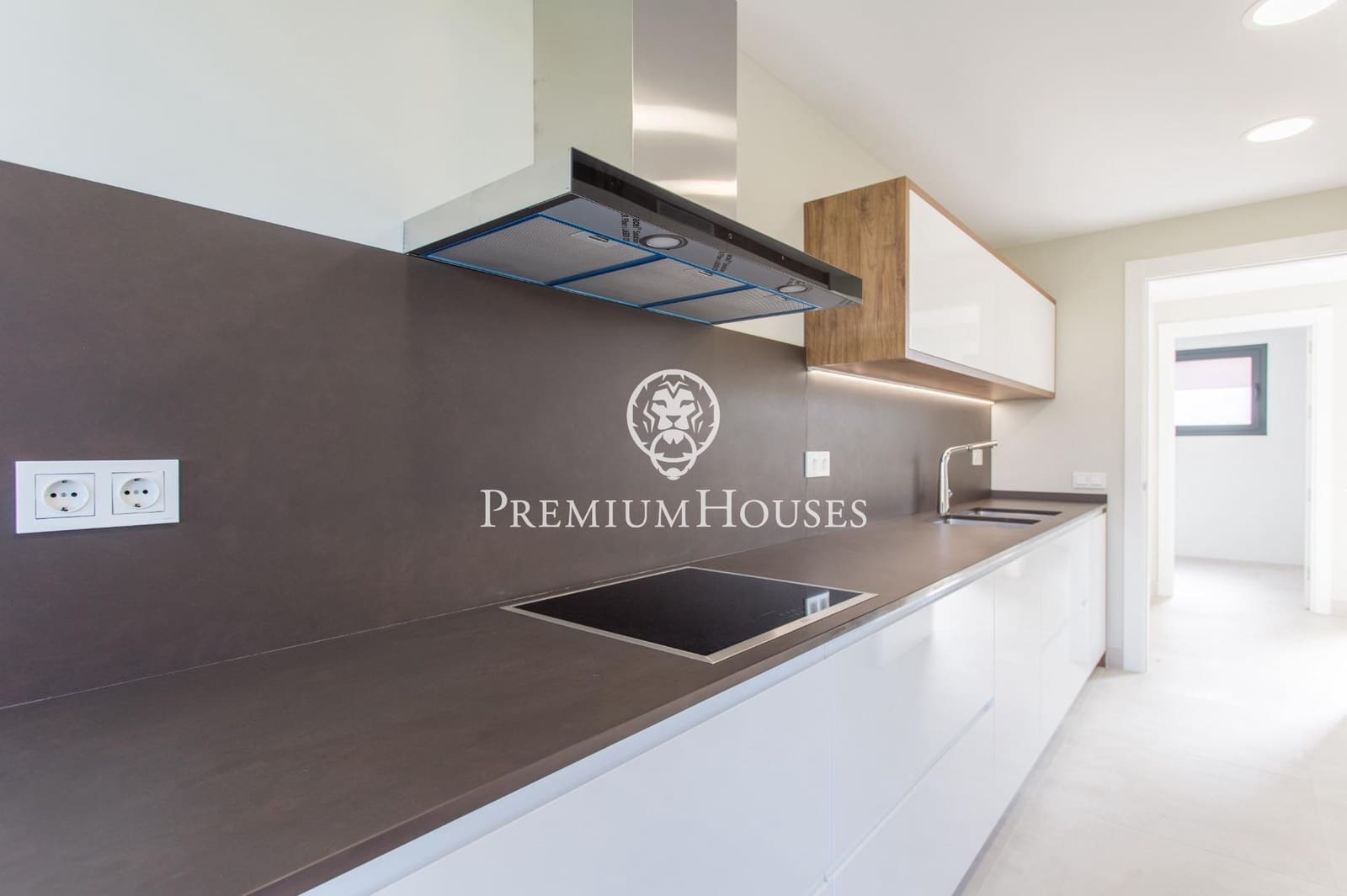 5 chambre Villa/Maison à vendre à Sant Andreu de Llavaneres avec piscine garage - 1 390 000 € (Ref: 9357467)