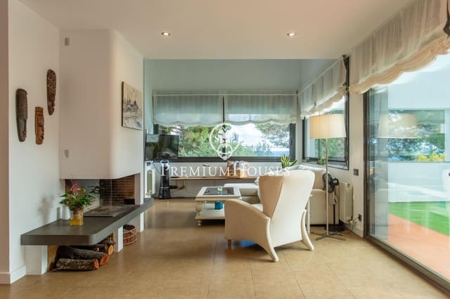 4 bedroom Villa for rent in Sant Vicenç de Montalt with garage - € 3,900 (Ref: 9357468)