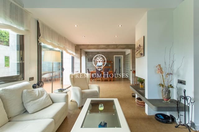 4 bedroom Villa for rent in Sant Vicenç de Montalt with garage - € 3,900 (Ref: 9357468)