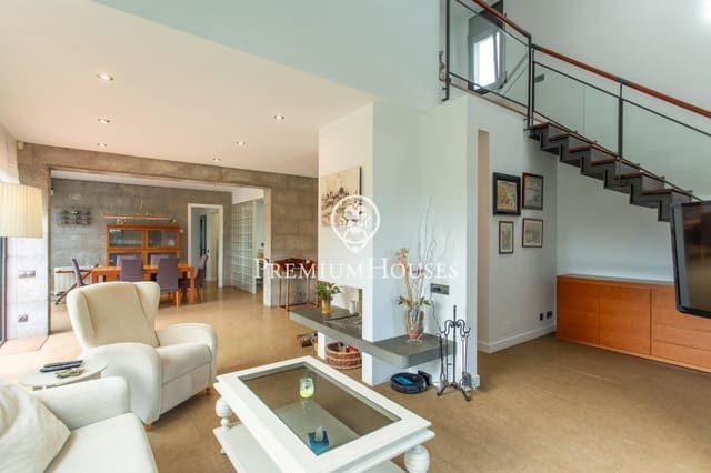 4 bedroom Villa for rent in Sant Vicenç de Montalt with garage - € 3,900 (Ref: 9357468)