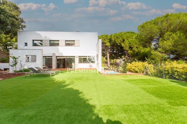 4 bedroom Villa for rent in Sant Vicenç de Montalt with garage - € 3,900 (Ref: 9357468)