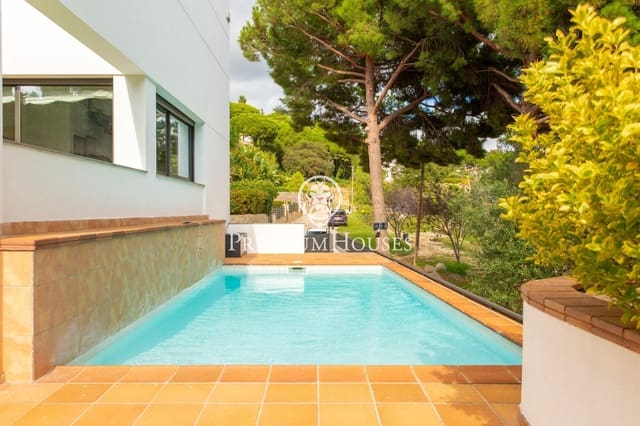 4 bedroom Villa for rent in Sant Vicenç de Montalt with garage - € 3,900 (Ref: 9357468)