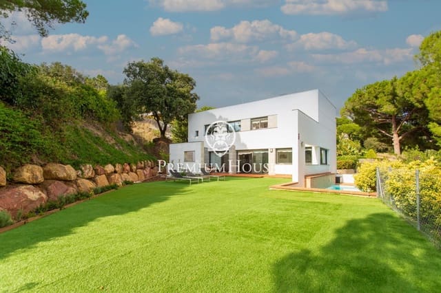 4 bedroom Villa for rent in Sant Vicenç de Montalt with garage - € 3,900 (Ref: 9357468)