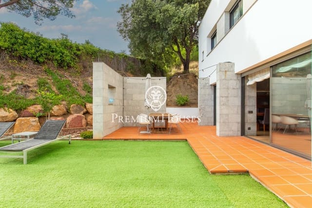 4 bedroom Villa for rent in Sant Vicenç de Montalt with garage - € 3,900 (Ref: 9357468)