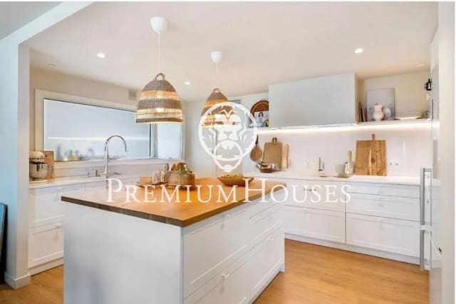 4 bedroom Flat for sale in Sant Vicenç de Montalt with pool garage - € 745,000 (Ref: 9357471)