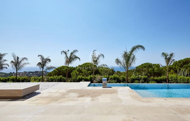 4 bedroom Villa for rent in Lloret de Mar with pool garage - € 20,000 (Ref: 9357472)