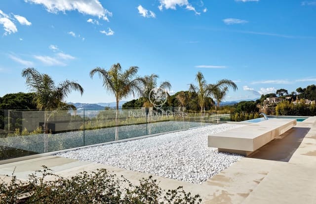 4 bedroom Villa for rent in Lloret de Mar with pool garage - € 20,000 (Ref: 9357472)