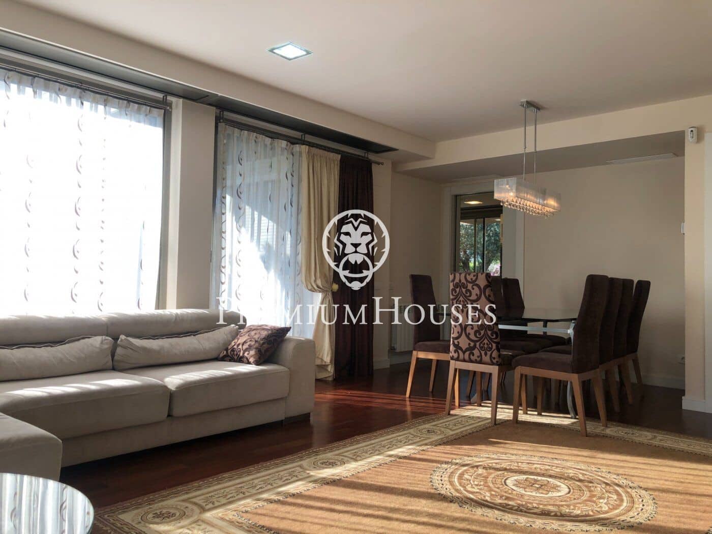 4 sypialnia Willa do wynajęcia w Sant Vicenc de Montalt z basenem garażem - 3 500 € (Ref: 9357473)