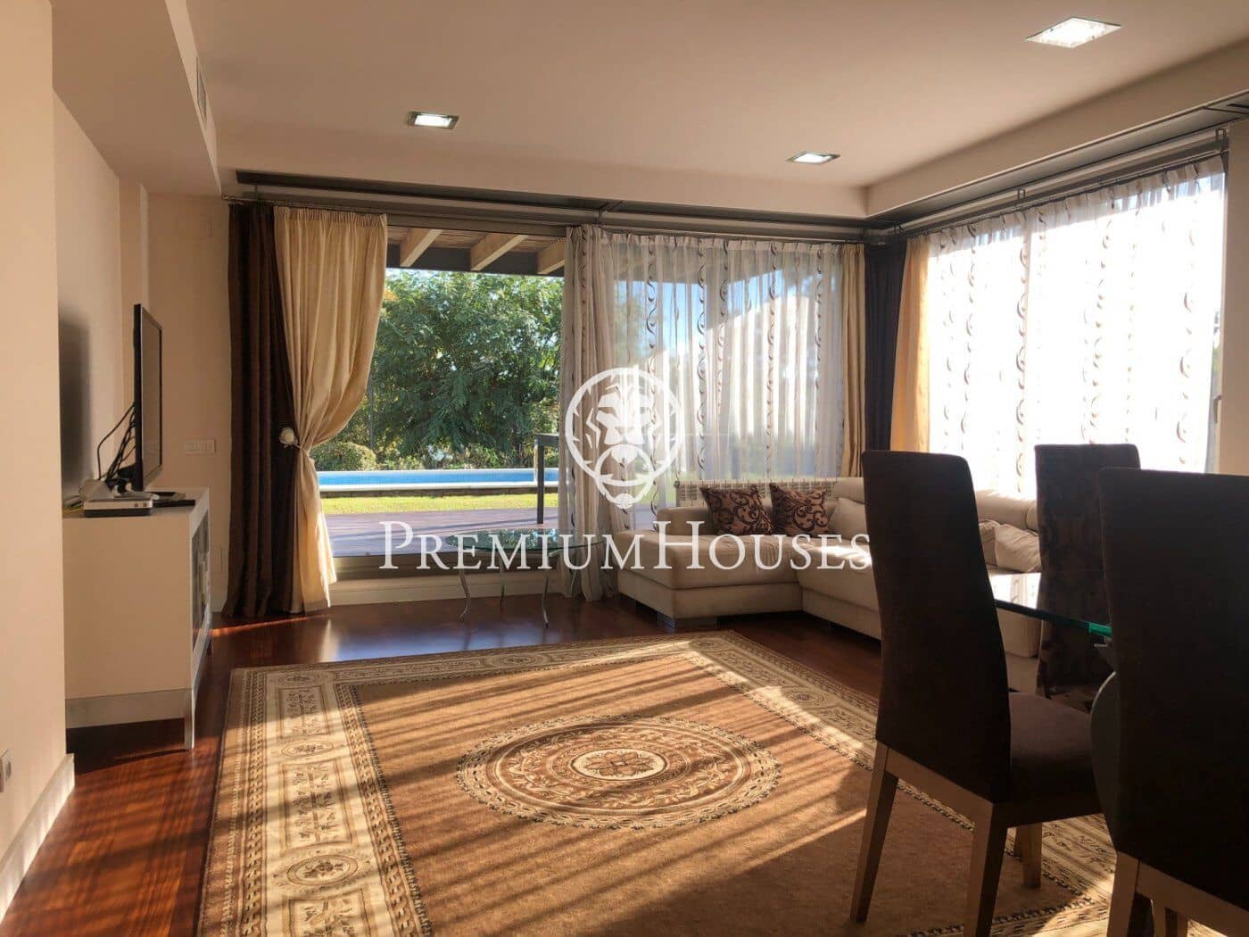 4 sypialnia Willa do wynajęcia w Sant Vicenc de Montalt z basenem garażem - 3 500 € (Ref: 9357473)