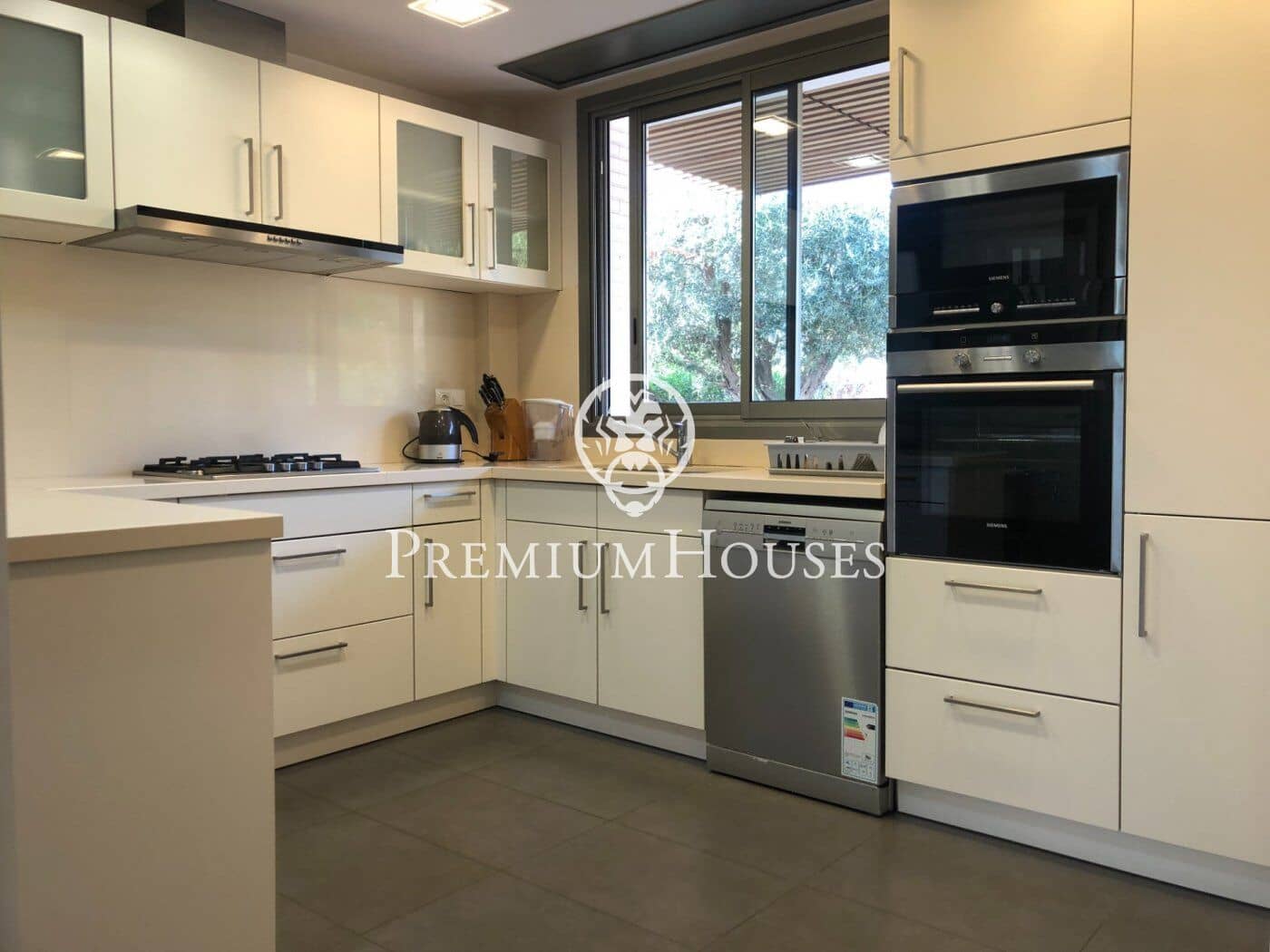 4 sypialnia Willa do wynajęcia w Sant Vicenc de Montalt z basenem garażem - 3 500 € (Ref: 9357473)