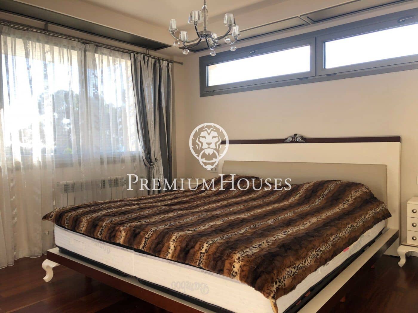 4 sypialnia Willa do wynajęcia w Sant Vicenc de Montalt z basenem garażem - 3 500 € (Ref: 9357473)